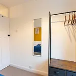 Stylish House - Close To City Centre - Free Parking, Super-Fast Wifi And Smart Tvs By Yoko Property