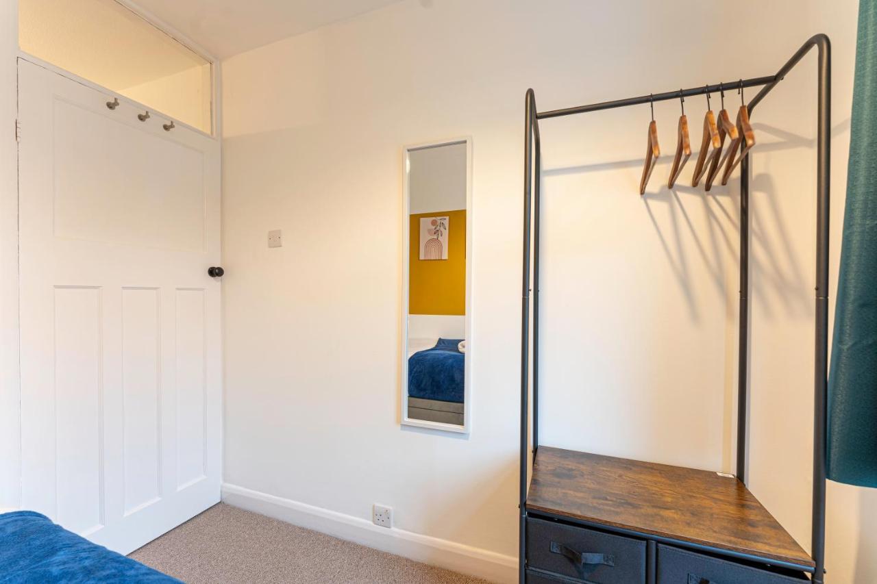 Holiday home Stylish House - Close To Centre - Free Parking, Super-fast Wifi And Smart Tvs By Yoko