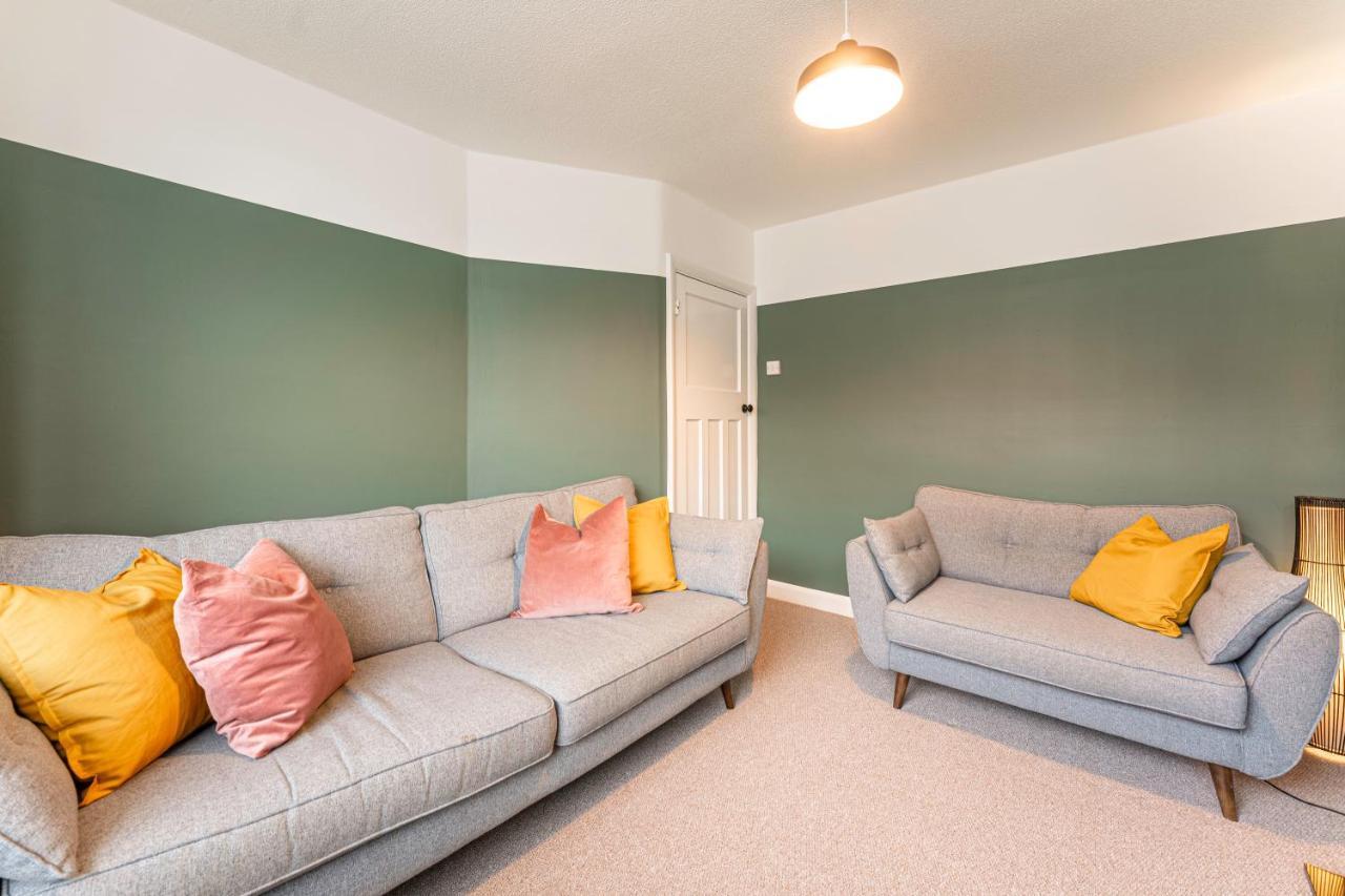 Stylish House - Close To Centre - Free Parking, Super-fast Wifi And Smart Tvs By Yoko Holiday home *