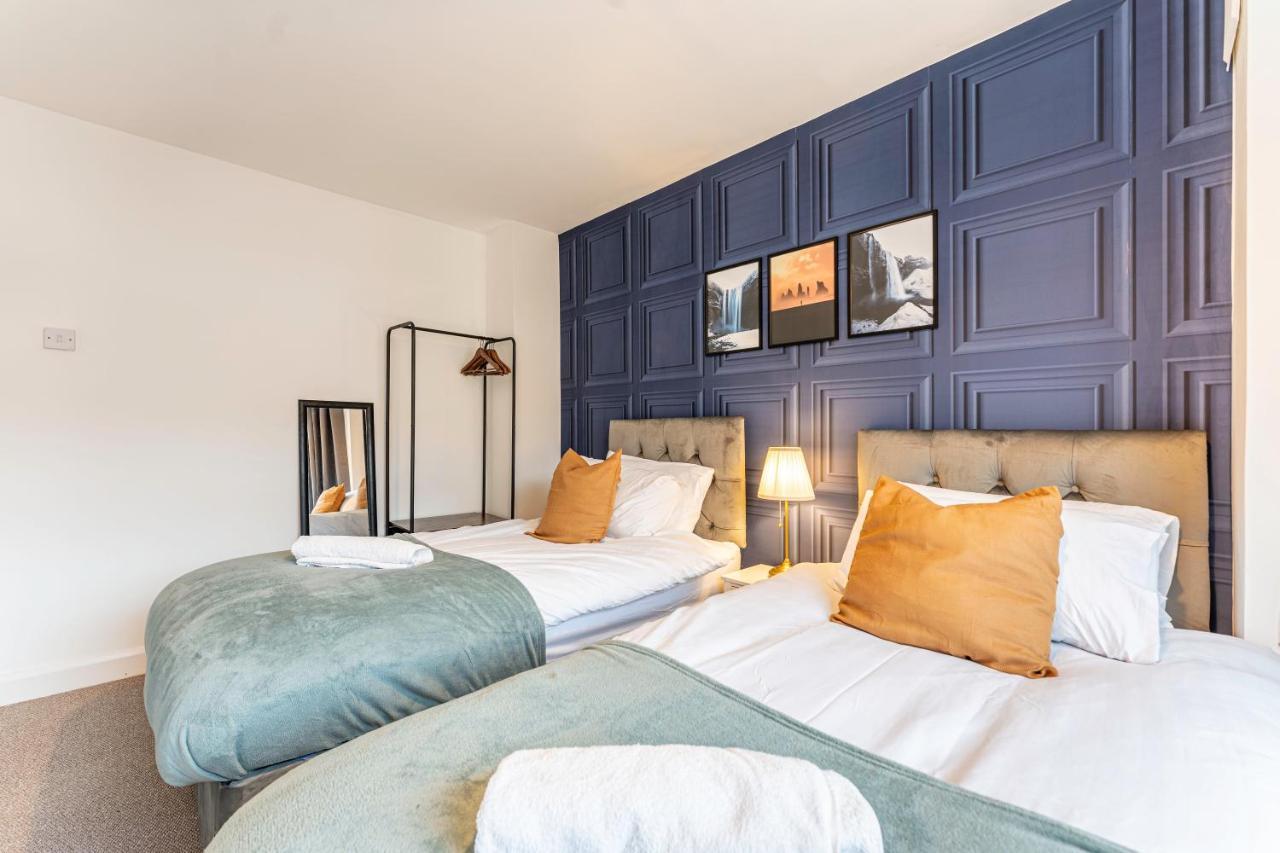Holiday home Stylish House - Close To Centre - Free Parking, Super-fast Wifi And Smart Tvs By Yoko Coventry