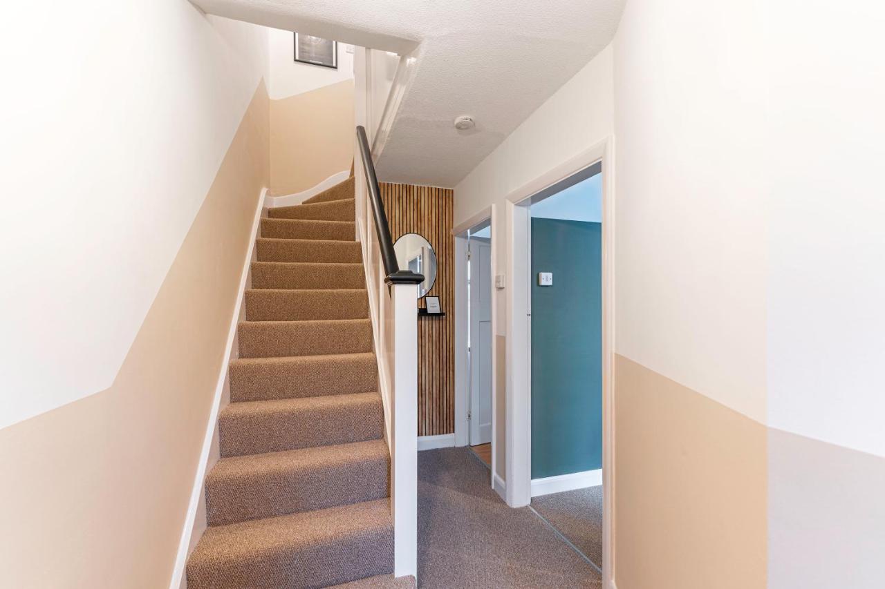 Stylish House - Close To Centre - Free Parking, Super-fast Wifi And Smart Tvs By Yoko Coventry
