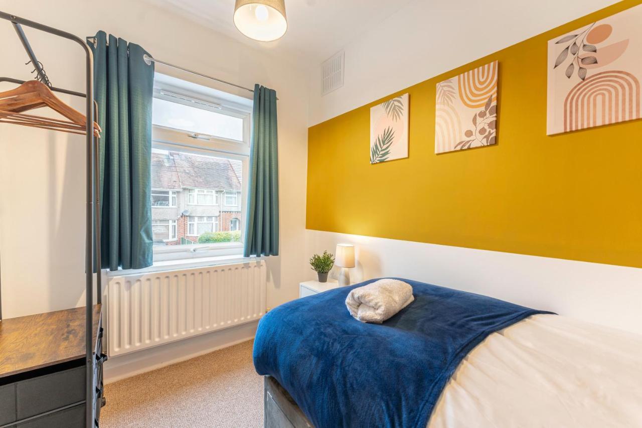 Stylish House - Close To Centre - Free Parking, Super-fast Wifi And Smart Tvs By Yoko Holiday home *