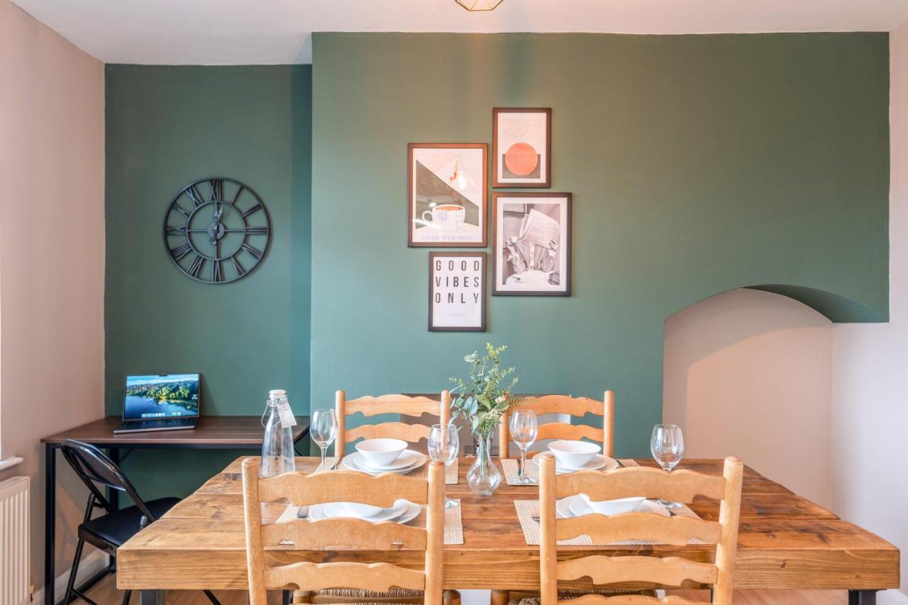 Stylish House - Close To Centre - Free Parking, Super-fast Wifi And Smart Tvs By Yoko Holiday home