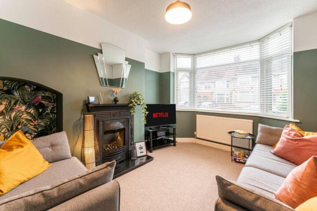 Holiday home Stylish House - Close To Centre - Free Parking, Super-fast Wifi And Smart Tvs By Yoko Coventry
